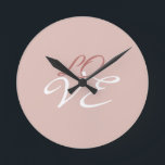 Relógio Redondo Script de Caligrafia Dourada com amor<br><div class="desc">Você pode mudar facilmente as fontes e as cores. Você também pode adicionar seu logotipo e a imagem de fundo conforme desejar.</div>