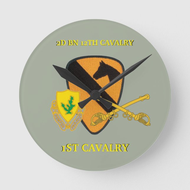 RELÓGIO REDONDO SEGUNDO BATTALION 12 CAVALRY 1RUA CAVALRY CLOCK (Frente)