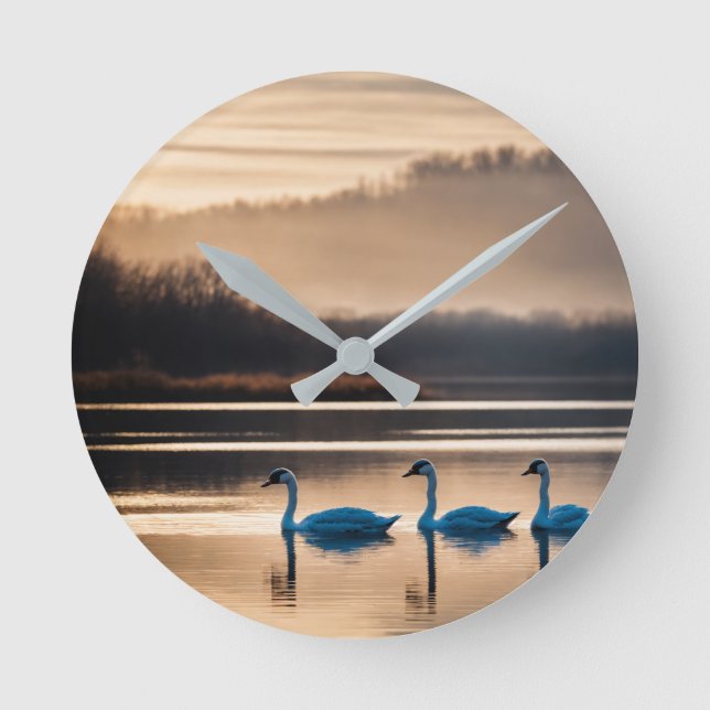 Relógio Redondo 🌿 Serenidade dos Cisnes - lago Abstrato Minimalis (Frente)
