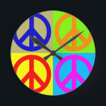 Relógio Redondo Sinal de Paz de Pop de Quatro Cores<br><div class="desc">Símbolos Populares e Históricos - Trabalho de Pop de Arte Digital com Símbolo de Paz</div>
