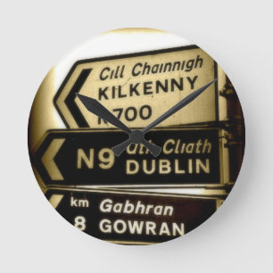 Relógio Redondo Sinalização de estrada na Irlanda
