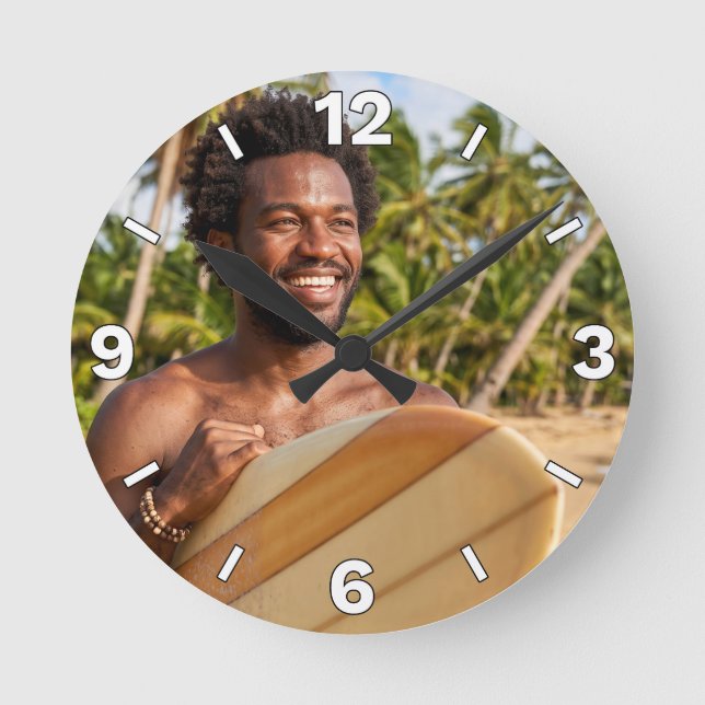 Relógio Redondo Smiling Surfer Beach Vacation Decor (Frente)