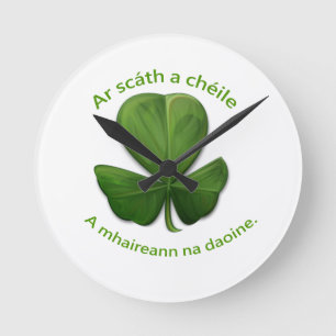 Relógio Redondo Sob o abrigo de se as pessoas sobrevivem