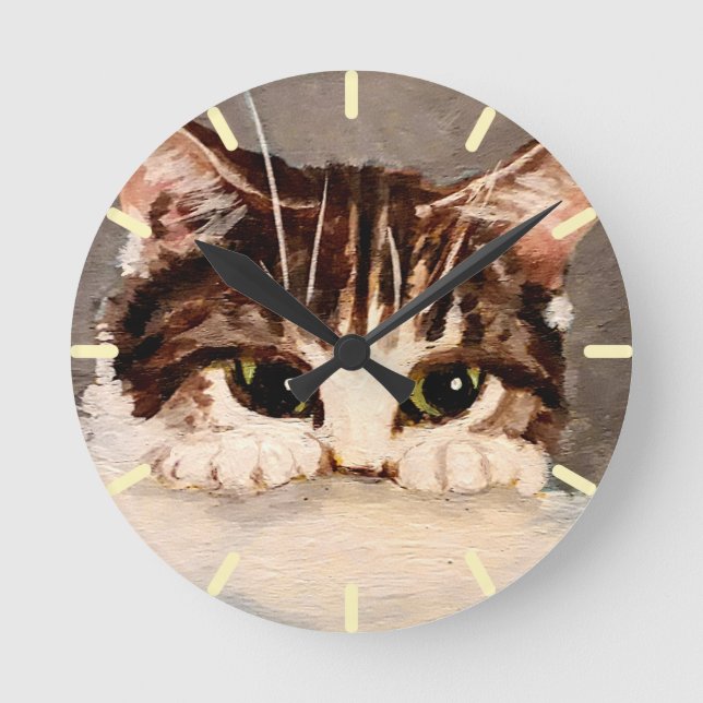 Relógio Redondo Tabby Kitten Tímido e Curioso (Frente)