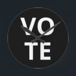 Relógio Redondo Tempo para VoTE<br><div class="desc">Celebre o seu entusiasmo em que as pessoas sejam registradas para votar e votar com este relógio VOTE.</div>