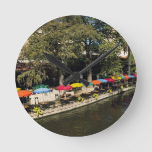 Relógio Redondo Texas, Riverwalk, dining on river's edge