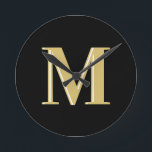 Relógio Redondo Típica de monograma moderna preto dourado<br><div class="desc">Típica de monograma moderna preto dourado</div>
