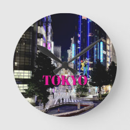Relógio Redondo Tóquio Japão Luzes de Neon à Noite