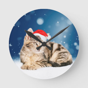 Relógio Redondo Um Gato Fofo vestindo chapéu vermelho de Papai Noe