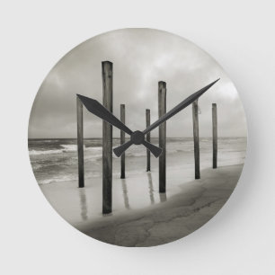 Relógio Redondo Um sepia tonificou o tiro de cargos velhos da