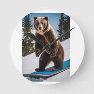 Relógio Redondo Urso Pardo Fazendo Snowboard com Equipamento de In