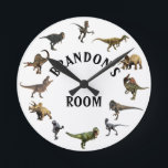 Relógio Redondo Velociraptor Dinossauro Jurássico Idade Cívica Tyr<br><div class="desc">Este design pode ser personalizado na área fornecida pela alteração da foto e/ou do texto. Ou pode ser personalizado clicando em Personalizar este Modelo e, em seguida, escolhendo o clique para personalizar mais a opção e excluir ou alterar a cor do plano de fundo, adicionar texto, alterar a cor ou...</div>