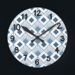 Relógio Redondo Ventiladores do Art Deco<br><div class="desc">Este relógio de parede tem um design de arte de diamantes azuis empoeirados com linhas diagonais e diamantes azuis escuros em um campo de branco.</div>