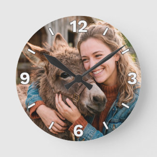 Relógio Redondo Woman Hugging Donkey Farm Country Rustic Decor