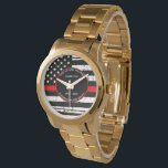 Relógio Retirada Personalizada do Bombeiro Linha Vermelha<br><div class="desc">Celebre e mostre seu apreço a um excelente Bombeiro com este Thin Red Line Firefighter Watch - design de bandeira americana em cores da Polícia, design angustiado. Perfeito para prêmios de serviço e presentes de aposentadoria de bombeiros, aniversário de bombeiros do departamento de bombeiros. Personalizar com o nome do bombeiro,...</div>