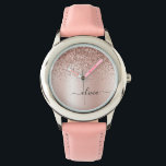 Relógio Rosa Dourado - Nome do Monograma do Metal com Lant<br><div class="desc">Rosa Dourado - Folha Cor-de-rosa esfarelada Metálica Farelo Glitter Esmagado Monograma de Metais Relógios. Isto faz o doce e perfeito aniversário de 16 anos,  casamento,  chá de panela,  aniversário,  chá de fraldas ou festa de solteira presente para alguém que ama luxo de luxo e estilos quíticos.</div>