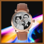 Relógio Seu nome de foto, Rosa, pulso Banda castanho de ho<br><div class="desc">Este elegante relógio de pulso de rosa de ouro de glam é decorado com uma banda marrom e personalizado com seu nome e sua foto. Você pode facilmente alterar o nome e excluir as marcas de escala do número preto, se desejar. Que presente maravilhoso para ele - um melhor homem,...</div>