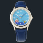 Relógio Sob o mar, bolhas de tubarão, nome de mergulhador<br><div class="desc">Fundo azul,  bolhas,  ondas azuis,  mergulhador e tubarão. Modelo para o nome da criança. Escrito à mão em branco. Números brancos.</div>