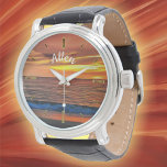 Relógio Sunset 1577 Couro<br><div class="desc">A pintura da Coleção "Sunset 1577" The Men's Vintage Leather Watch é uma peça importante que nunca sairá do estilo. Com um movimento de quartzo em três mãos e uma verdadeira precinta de couro, o aspecto clássico deste relógio é excelente para ocasiões formais e divertidas. Personalize o rosto com o...</div>