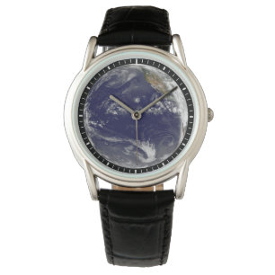 Relógio Terra Com Três Ciclones Tropicais No Pacífico.