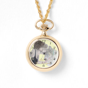 Relógio Um belo desenho amoroso da garota beijando o cacho