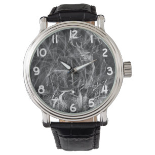 Relógio Veado com galhadas emolduradas por campo e árvore