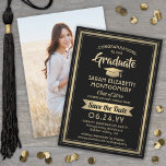 Reserve A Data 1 Graduação de Fotografias Elegante Preto Moderno<br><div class="desc">Compartilhe as notícias alegres da sua próxima festa de formatura, assim como uma imagem favorita com este elegante preto e ouro falso que salva os convites de data. Foto e texto são simples de personalizar. Design apresenta folha metálica falsa de ouro, caligrafia de script de estilo manuscrito, nome de formando...</div>