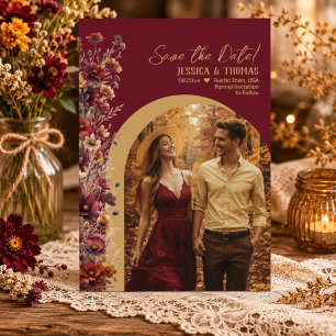 Reserve A Data Arco de Flores Silvestres Boho Chic Borgonha Foto 