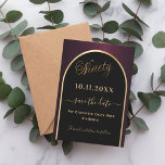 Reserve A Data Arco preto de ouro preto de 90 aniversário<br><div class="desc">A Save the Date card for a 90 festa de aniversário. Um fundo preto e arrojado,  decorado com um arco de ouro falso. Personalize e adicione uma data e seu nome. O texto: Noventa e Salvar a Data é escrito com um script de estilo com letra de tendência grande.</div>