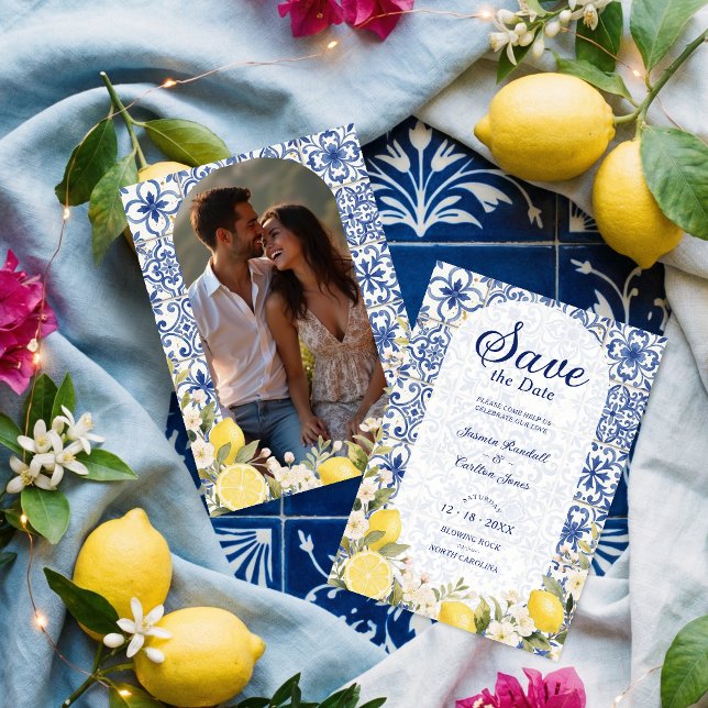 Reserve A Data Azulejos Mediterrâneos & Grinalda de Limão Casamen (Mediterranean Tiles and Lemon Garland Wedding Save the Date Cards with Back Oval Photo.)