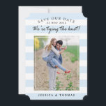 Reserve A Data Bandas Azuis e Brancas Modernas | A data de salvam<br><div class="desc">Bandas Azuis e Brancas Modernas | Cartões salve a data fotográficos</div>