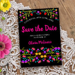 Reserve A Data Bonito mexicano Fiesta Floral Black and Pink<br><div class="desc">Salve o Cartão de Anúncio de Data que você pode personalizar para se adequar a qualquer ocasião. O design floral tem abundância de bonito flores mexicanas Fiesta na frente com uma tipografia doce, rosa e preta. O modelo está preparado para personalizar o cartão postal com sua data especial, sua ocasião...</div>