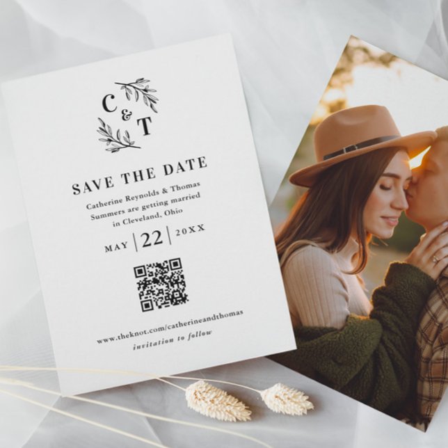 Reserve A Data Casamento de Foto com Código QR de Monograma Elega (Minimal Greenery Leaves Monogram Wedding Photo Save the Date with QR Code.)