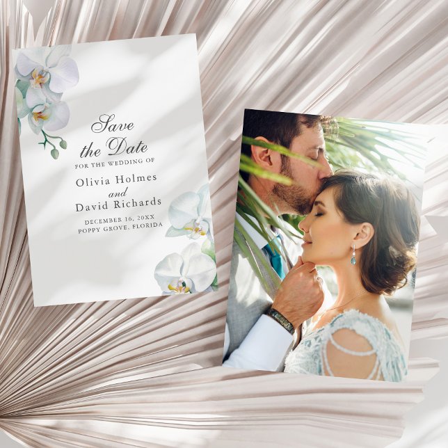 Reserve A Data Casamento de Foto do Elegante White Orhids Salve a (Elegant White Orhids Photo Wedding Save the Date on a sunny white dry palm leaf.)