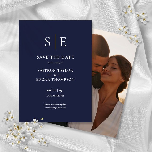 Reserve A Data Casamento de Foto em Azul Marinho e Dourado com Mo (Navy Blue And Gold Monogram Photo Wedding Save The Date)