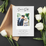 Reserve A Data Casamento de Foto Minimalista Salve a Data<br><div class="desc">Celebre seu próximo casamento em estilo com esta linda e moderna foto de cinza, salve o cartão de data. Com um design simples, mas elegante, este cartão será a forma perfeita de anunciar o seu grande dia. Solicite que as placas sejam impressas e enviadas por e-mail aos seus convidados ou...</div>