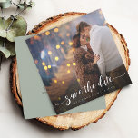 Reserve A Data Casamento de Fotografia da Caligrafia Moderna<br><div class="desc">Caligrafia moderna com cauda de porco e seu anúncio de casamento de fotos favorito salve a data.</div>