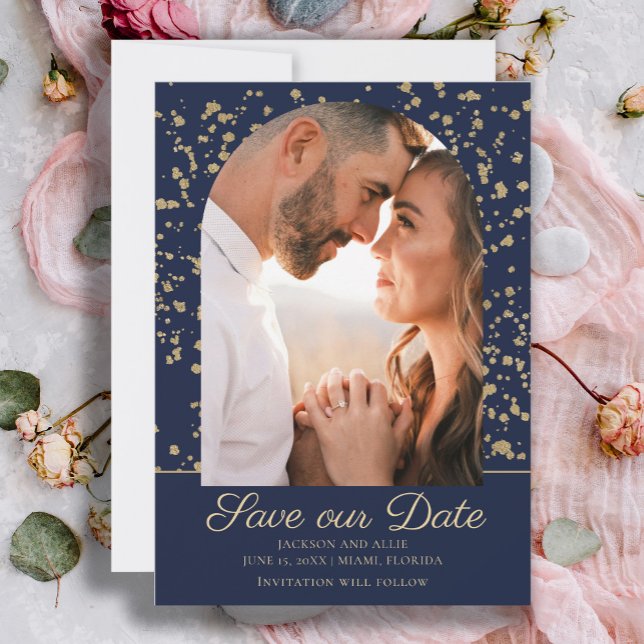 Reserve A Data Casamento de Fotografia do Domo do Arco Luminoso D (Elegant navy blue and gold wedding Save-the-Date arch photo announcement card.)
