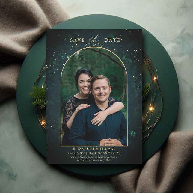 Reserve A Data Casamento de Fotografias de Arch Florestal Encanta (enchanted forest woodland wedding photo save date calligraphy dramatic moody dark romantic boho arch)