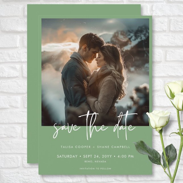 Reserve A Data Casamento de Fotografias Modernas do Mínimo Dusty  (Minimal Dusty Sage Green Modern Photo Wedding Save The Date)