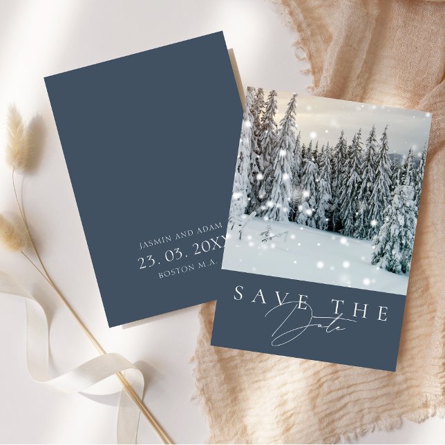 Reserve A Data Casamento de Manchas de Neve da Woodland Woodland  (Winter Wonderland Woodland Snow Script Wedding Save The Date Card)