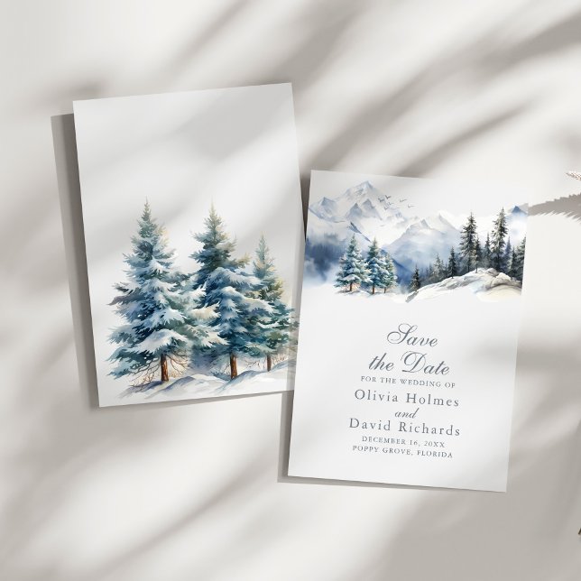Reserve A Data Casamento de Montanhas Nevadas e Pinheiros em Aqua (Rustic Watercolor Snow Mountain Pine Trees Wedding Save The Date on a sunny white table.)
