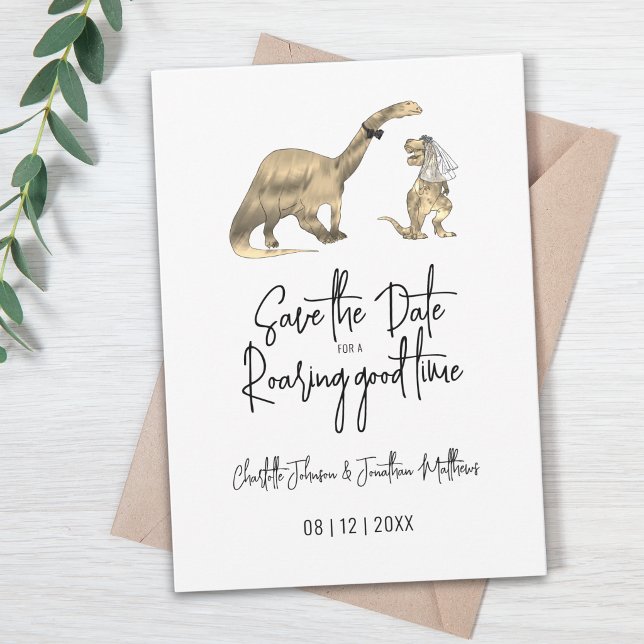 Reserve A Data Casamento Divertido de Dinossauros Salve a Data (Funny Dinosaur wedding save the date card Brontosaurus groom T-Rex bride)