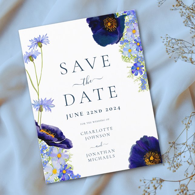 Reserve A Data Casamento do Boho Azul de Flor Selvagem Moderna (Elegant wildflower blue floral wedding save the date invitation with modern typography )