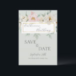 Reserve A Data Casamento Floral Verde Dourado Moderno<br><div class="desc">Lindo cartão moderno e elegante de faux ouro floral para casamento em qualquer época do ano com o texto "Save the Date" em fundo verde. Os nomes dos noivos estão escritos em caligrafia sofisticada. Uma tipografia simples e elegante também é adicionada para finalizar todas as outras informações. Um convite de...</div>