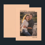 Reserve A Data Casamento Mínimo de Foto Vertical Peach Coral<br><div class="desc">Este cartão Save the Date é simples, moderno, minimalista e clássico. Ele apresenta sua foto vertical ou orientada para retratos em um fundo cor de laranja ou pêssego coral pálido com seus nomes, a data e o local do casamento e o título "Salvar a data" dispostos simetricamente acima e abaixo...</div>