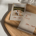Reserve A Data Casamento Moderno de Foto Chic Simples Boho Elegan<br><div class="desc">Este casamento moderno e minimalista Salve a Modelo de Data é excelente para você. Se você está procurando por um bonito, elegante e fácil personalização Casamento Salve a Modelo de Data. Um elegante e simples roteiro de música queimado fotocasamento com fotos de laranja salve a data. Que apresenta laranja pouco...</div>
