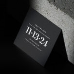 Reserve A Data Casamento Moderno Preto. Tipografia Simples Minima<br><div class="desc">Anuncie a data do seu casamento com este cartão de Save the Date com um fundo preto e um design de texto limpo. O fundo escuro cria um forte contraste, tornando a data e os nomes fáceis de ler, ao mesmo tempo que dá ao cartão uma aparência moderna e confiante....</div>