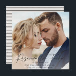 Reserve A Data Casamento moderno Reserva la Fecha creme preto Sal<br><div class="desc">A tipografia clássica moderna negrito casamento Reserva la Fecha foto salva o cartão. Com tipografia moderna e elegante e design estriada. As cores podem ser personalizadas.</div>