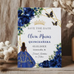 Reserve A Data Chic Royal Blue Flowers Princesa Quinceañera<br><div class="desc">Personalize este bonito e azul floral Quinceañera / 16 anos de idade doce salve a data fácil e rapidamente. Basta clicar no botão personalizar para editar os textos, alterar as fontes e as cores das fontes. Apresentando uma garota vestida com um belo vestido azul real, flores azuis quíticas e borboletas...</div>